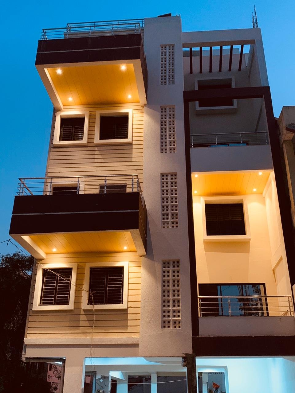 Flat in Bhagwan Nagar