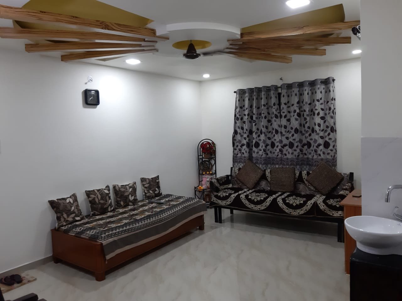 950 Sqft Flat in Friends Colony