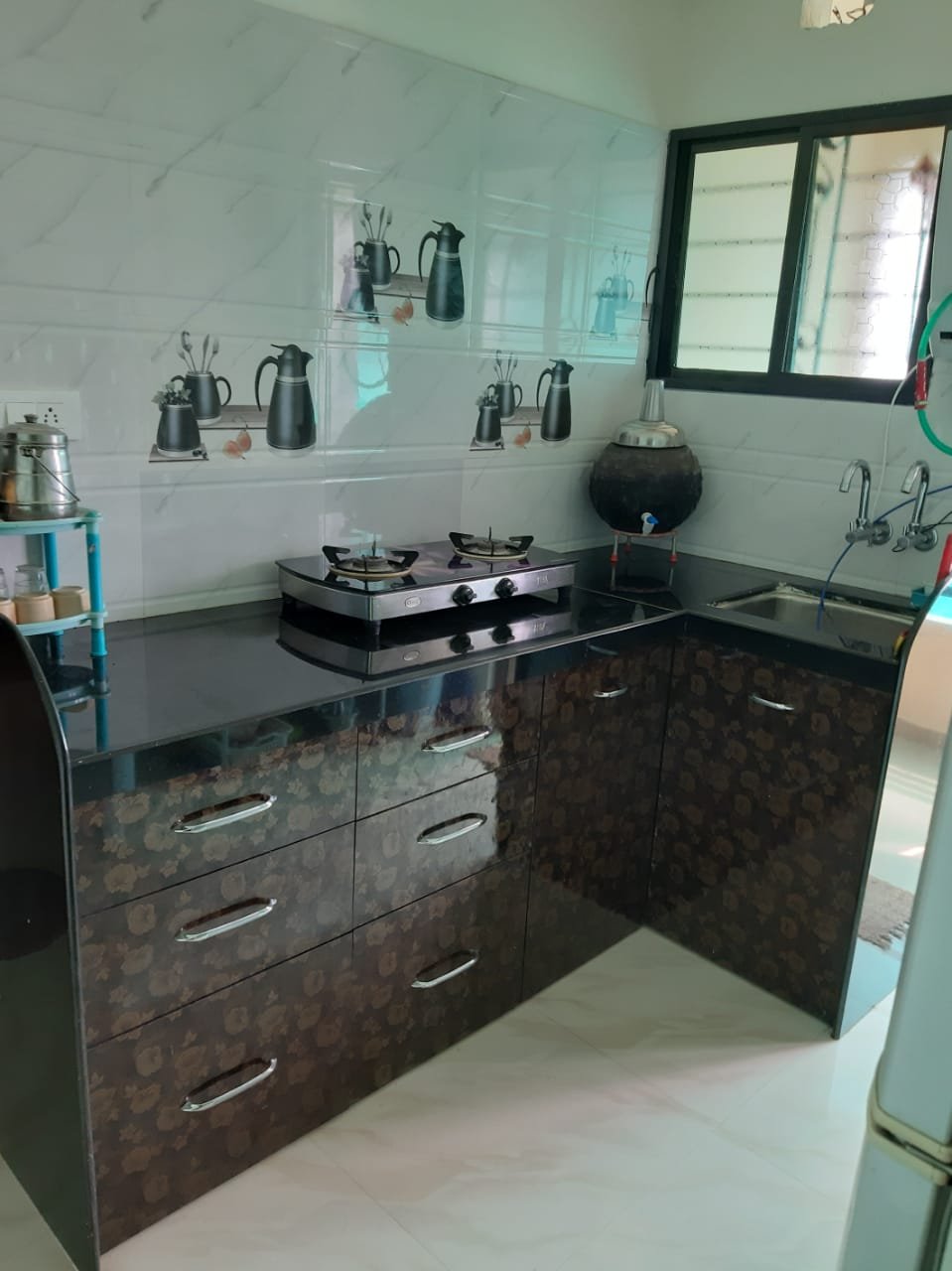 950 Sqft Flat in Friends Colony