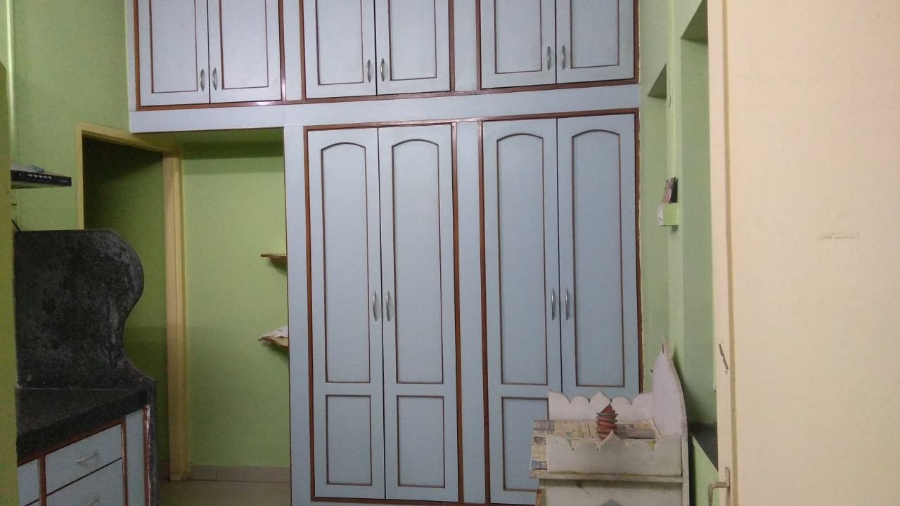 Flat at Narendra Nagar