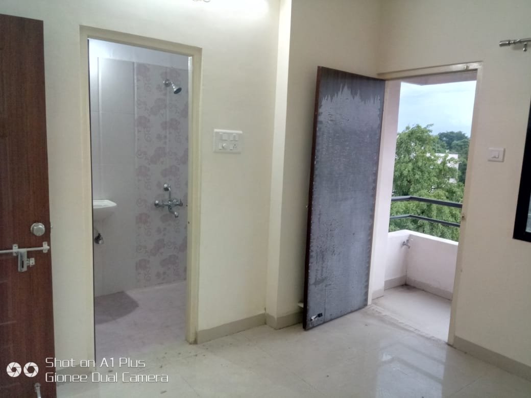 Flat in Shankar Nagar