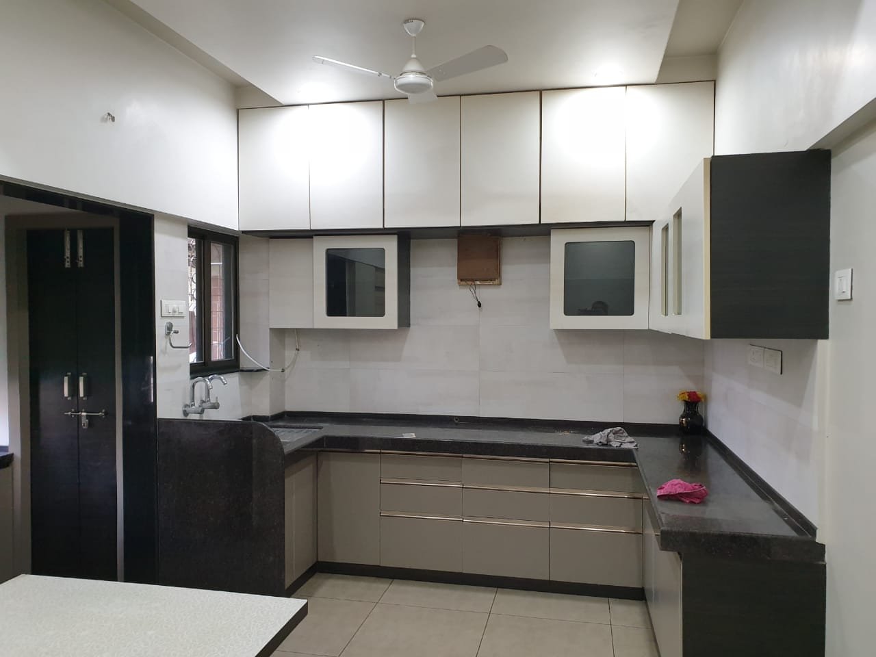 Flat in Madhuvanti