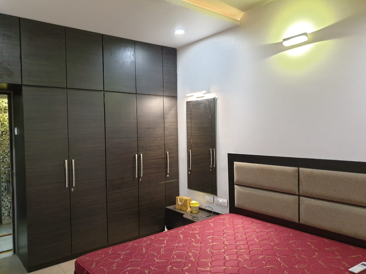 Flat in Madhuvanti