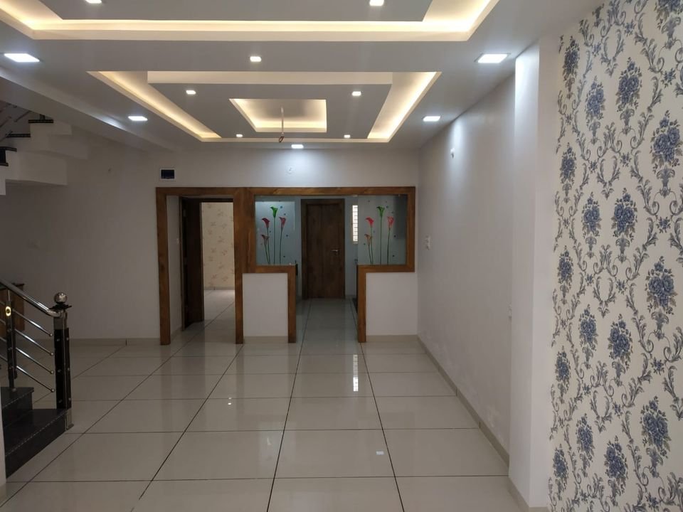 Flat in Mahalaxmi Nagar