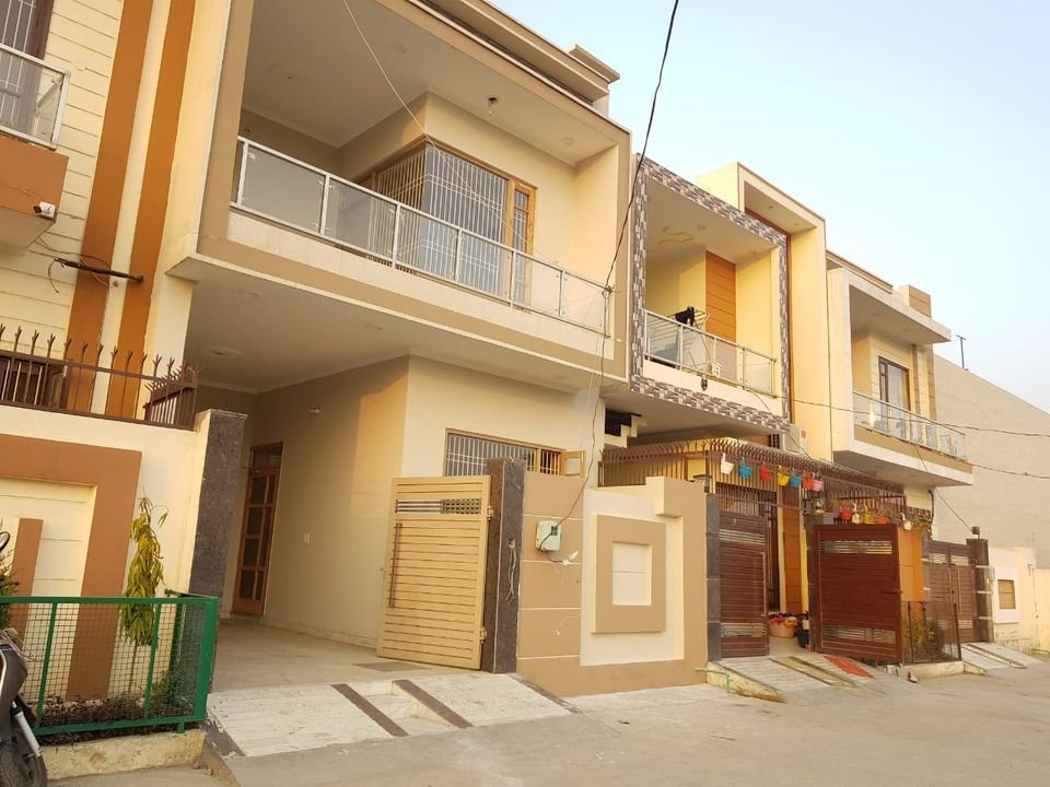 House in Guru Ram Das Nagar