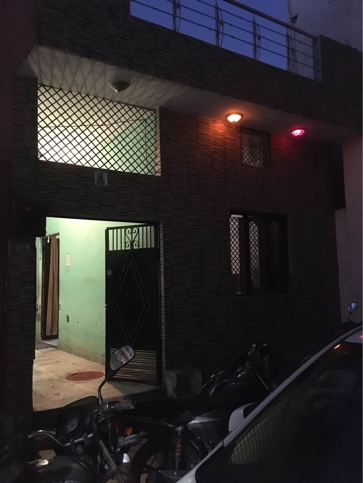 House in  Majitha Road