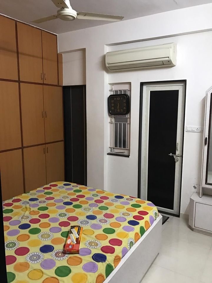 Fully Furnished Flat in Vastrapur
