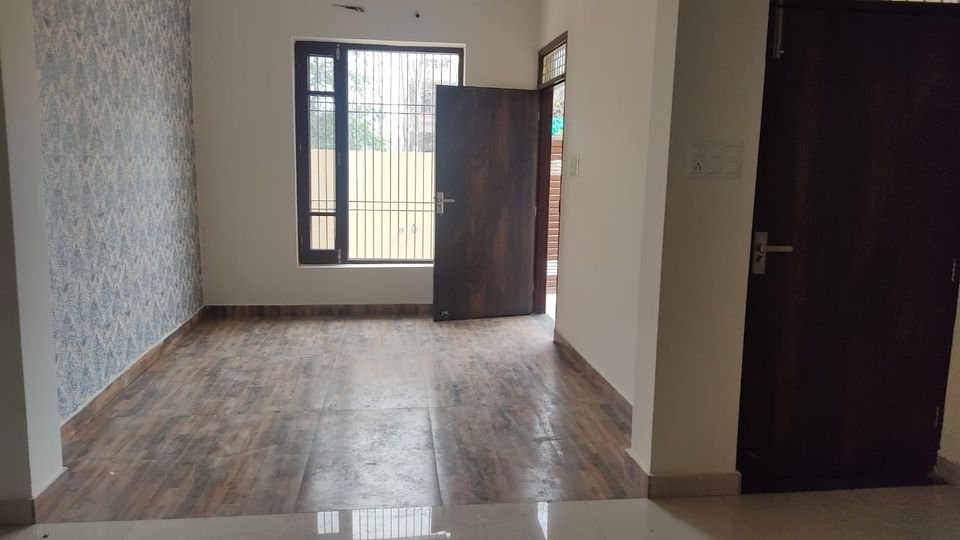 House in Guru Ram Das Nagar 1